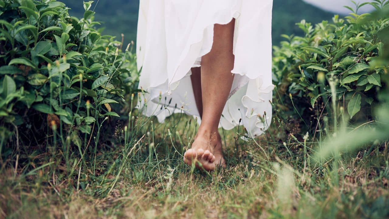 Unknown Facts: জুতো পরলেই পাপ দেবেন ঈশ্বর! ভারতের কোন গ্রামে বছরের পর বছর চলছে এই প্রথা?