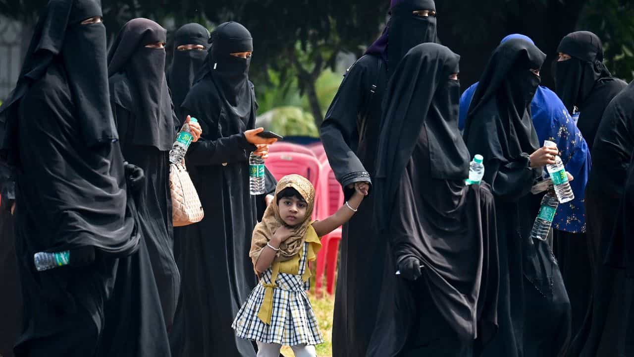 Waqf Bill: চাইলেই সম্পত্তি অধিগ্রহণ করা যাবে না! মন্ত্রিসভাও দিল সম্মতি, ওয়াকফ আইনে কী কী পরিবর্তন হবে? Waqf Bill: চাইলেই সম্পত্তি অধিগ্রহণ করা যাবে না! মন্ত্রিসভাও দিল সম্মতি, ওয়াকফ আইনে কী কী পরিবর্তন হবে?
