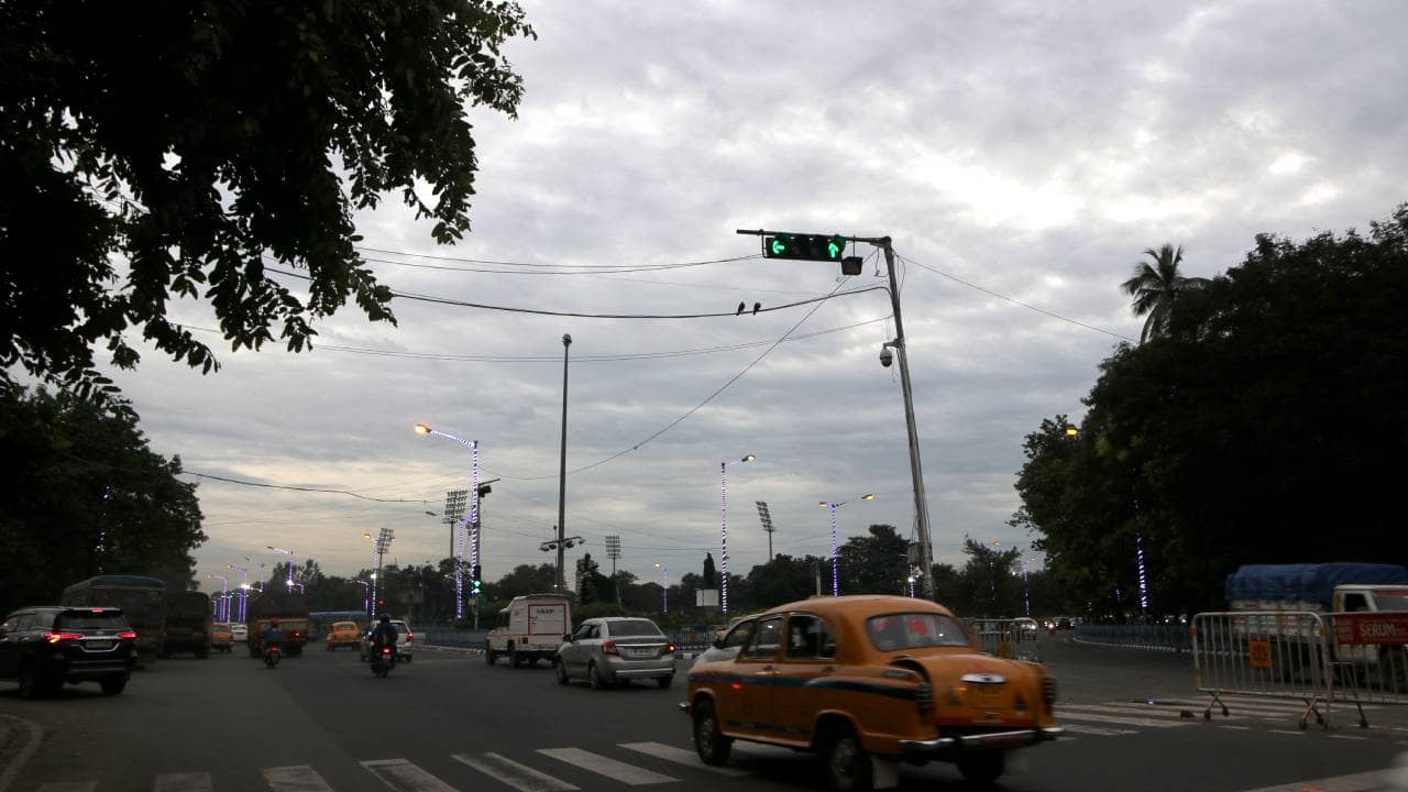 Weather Update: সকাল থেকেই মেঘলা আকাশ, ৫ দিনের বৃষ্টিতে ভিজতে চলেছে বাংলার কোন কোন জেলা