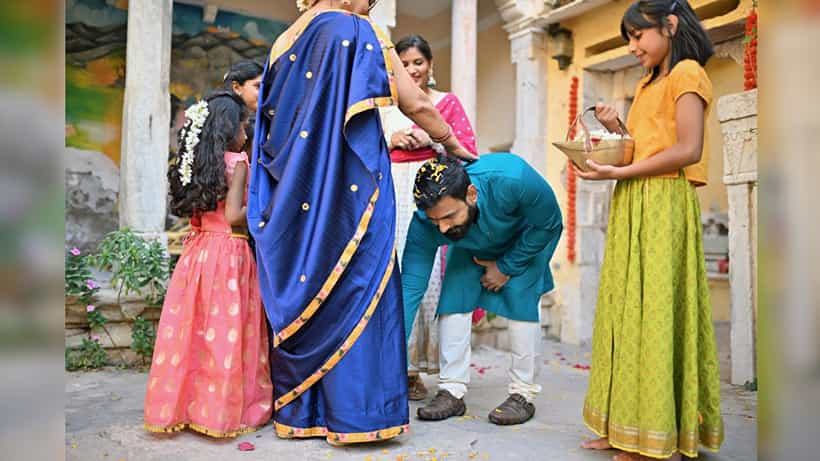 Feet Touching: বড়দের পায়ে হাত দিয়ে প্রণাম, এর নেপথ্যে রয়েছে বিজ্ঞানও!