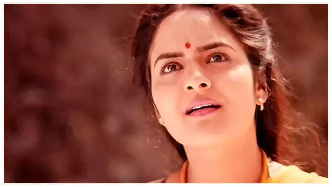 রোজা ছবির মধুকে মনে আছে! ৫০ পেড়িয়ে সেই মিষ্টি মেয়েটিকে দেখতে কেমন হয়েছে? রোজা ছবির মধুকে মনে আছে! ৫০ পেড়িয়ে সেই মিষ্টি মেয়েটিকে দেখতে কেমন হয়েছে?