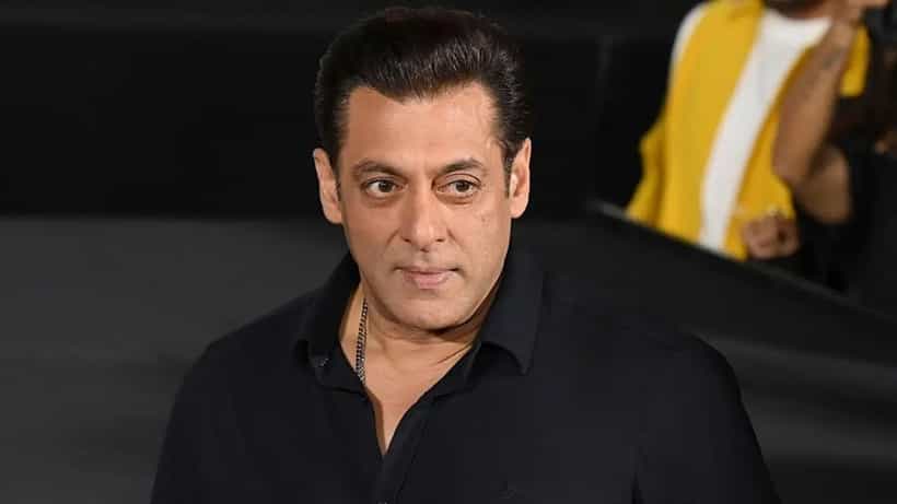 সলমনের জুতোতে প্রস্রাব, মেজাজ হারিয়ে পরিচালককে কষিয়ে চড় ভাইজানের