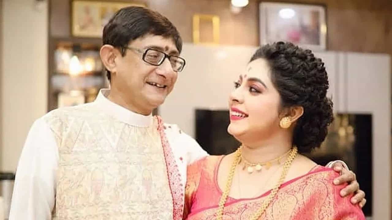 Exclusive: এক বছরে শ্রীময়ীর এত বদল? প্রথম বিবাহ বার্ষিকীতে স্ত্রীকে নিয়ে কী বললেন কাঞ্চন Exclusive: এক বছরে শ্রীময়ীর এত বদল? প্রথম বিবাহ বার্ষিকীতে স্ত্রীকে নিয়ে কী বললেন কাঞ্চন