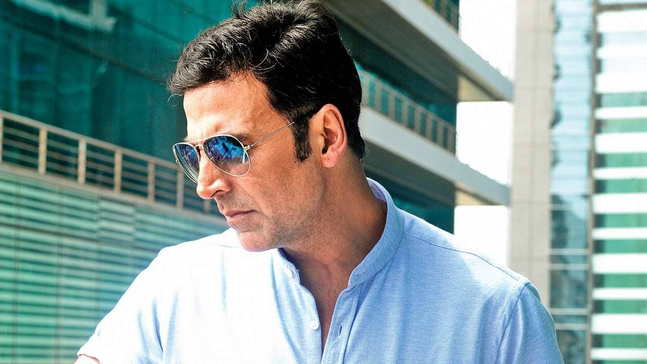অক্ষয়কে অশ্লীল স্পর্শ, কার বিরুদ্ধে তড়িঘড়ি পুলিশে অভিযোগ করা হয়?