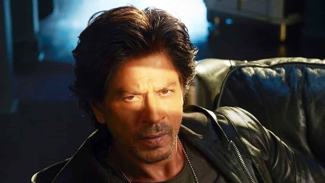 পাঁচ মিনিট অন্তর করতে হয় এই কাজ, গৌরীকে কতটা ভয় পান শাহরুখ? পাঁচ মিনিট অন্তর করতে হয় এই কাজ, গৌরীকে কতটা ভয় পান শাহরুখ?