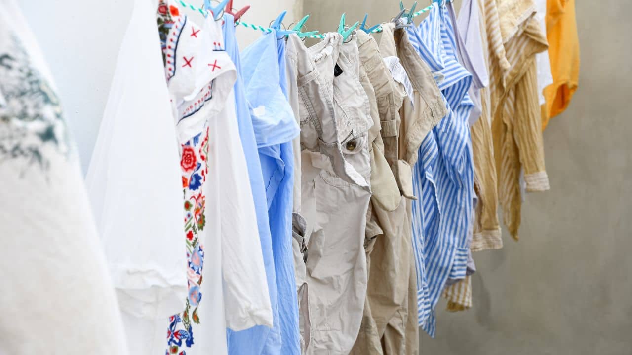 Drying Clothes: ঘরের ভেতর জামাকাপড় শুকোতে দিচ্ছেন! একঝাঁক বিপদ...