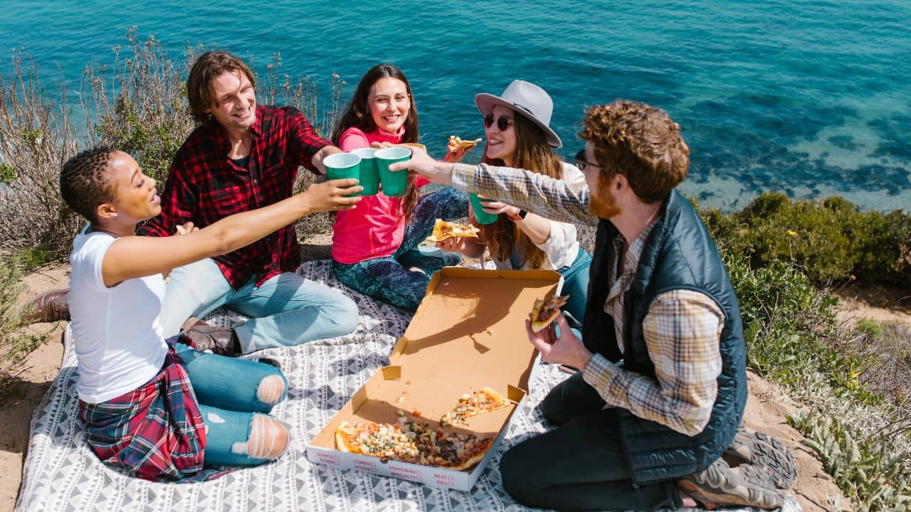 Health Care: রোদের আলোয় খাবার খাওয়ার অভ্যেস! লাভ না ক্ষতি জানেন?