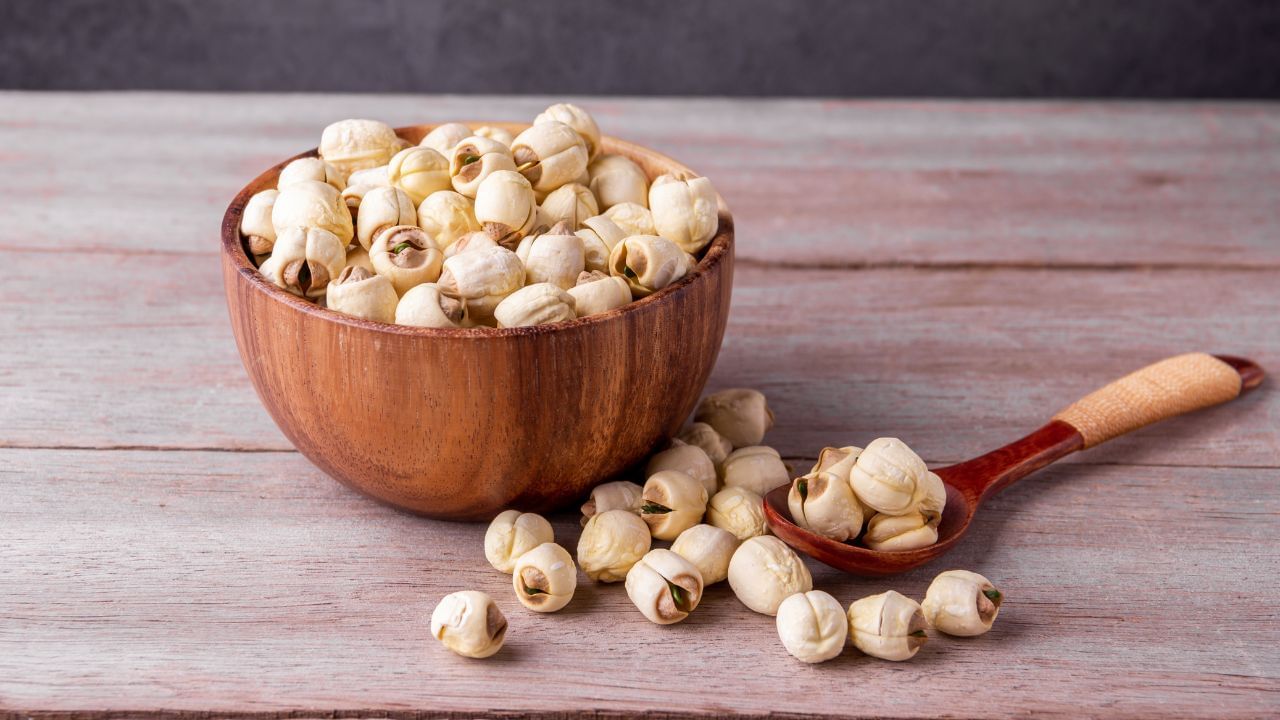 Protein: মাখানার সঙ্গে এই ৫ জিনিস মিশিয়ে খেলেই ম্যাজিক! প্রোটিনের ঘাটতি হবে দূর Protein: মাখানার সঙ্গে এই ৫ জিনিস মিশিয়ে খেলেই ম্যাজিক! প্রোটিনের ঘাটতি হবে দূর