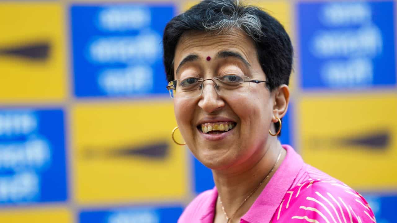 Atishi Marlena: মান রেখেছেন অতিশি, নির্বাচন মিটতেই প্রাক্তন মুখ্যমন্ত্রীকে বড় 'উপহার' কেজরীবালের Atishi Marlena: মান রেখেছেন অতিশি, নির্বাচন মিটতেই প্রাক্তন মুখ্যমন্ত্রীকে বড় 'উপহার' কেজরীবালের