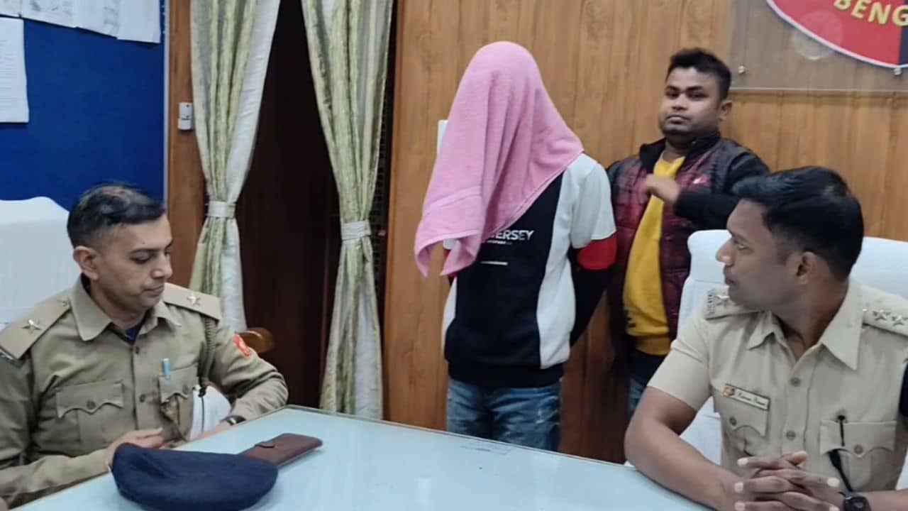 Balurghat: বন্ধুর অ্যাকাউন্ট খুলে প্রতারণা, গ্রেফতার বেস্ট ফ্রেন্ড