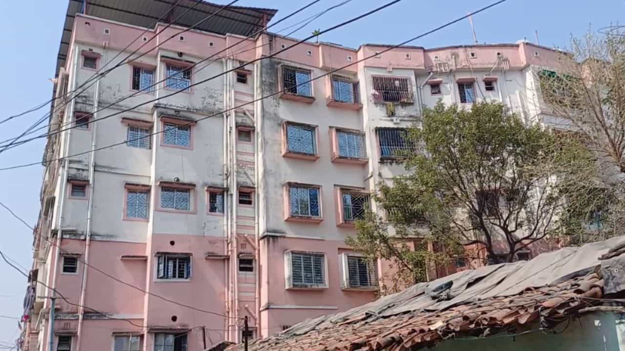 Calcutta High Court: চারতলা দেখিয়ে পাঁচতলা বানানো! ভেঙে-গুঁড়িয়ে দেওয়ার নির্দেশ দিল হাইকোর্ট