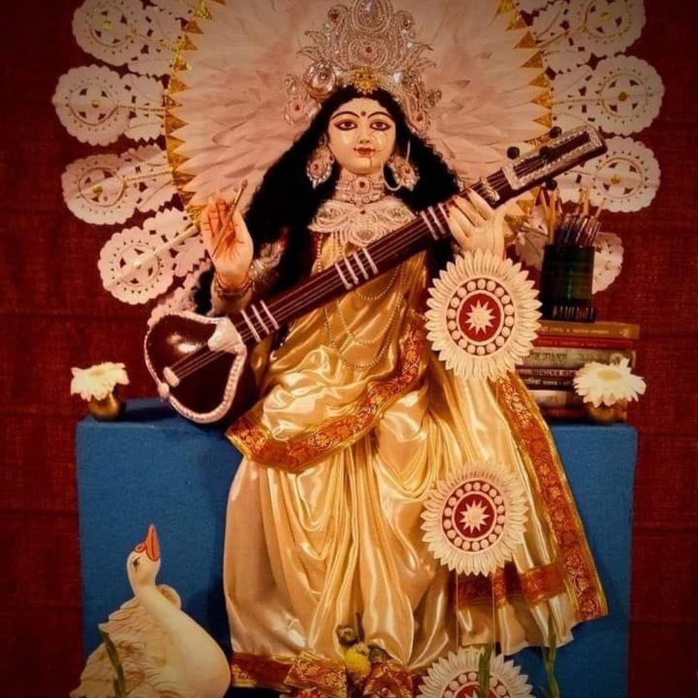 হিন্দুদের অন্যতম উৎসব সরস্বতী পুজো। মাঘ মাসের শুক্লা পঞ্চমী তিথিতে দেবী সরস্বতীর পুজো হয়। এ বছর ২ ফেব্রুয়ারি এবং ৩ ফেব্রুয়ারি দুই দিন পড়েছে সরস্বতী পুজো। 
