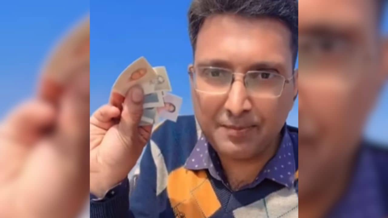 Maha Kumbh Digital Snan: মহাকুম্ভে নয়া স্টার্টআপ! গঙ্গার জলে পাসপোর্ট ছবি চুবিয়ে দেদার আয়