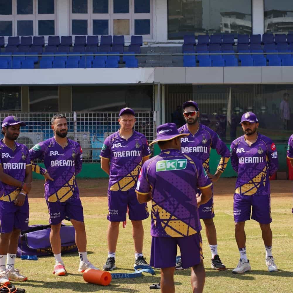 আর এক মাস সময় বাকি রয়েছে আইপিএল শুরু হওয়ার। তার আগে প্রস্তুতি শুরু করে দিল ডিফেন্ডিং চ্যাম্পিয়ন কলকাতা নাইট রাইডার্স। ২২ মার্চ ১৮তম আইপিএলের বোধন। (Photo credit: KKR Knight Club)
