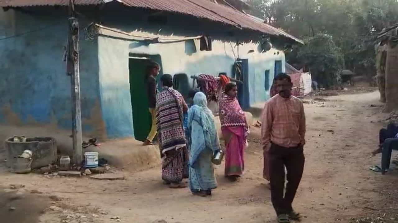Jhargram: সরস্বতী পুজোর আগে রাতে কুম্ভে গিয়েছিলেন, আর ফেরা হল না... Jhargram: সরস্বতী পুজোর আগে রাতে কুম্ভে গিয়েছিলেন, আর ফেরা হল না...