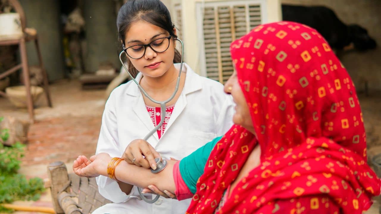 Doctors: ৮ ঘণ্টা প্লিজ কোথাও যাবেন না..., ডাক্তারদের প্রাইভেট প্র্যাকটিস নিয়ে বিশেষ ঘোষণা মমতার
