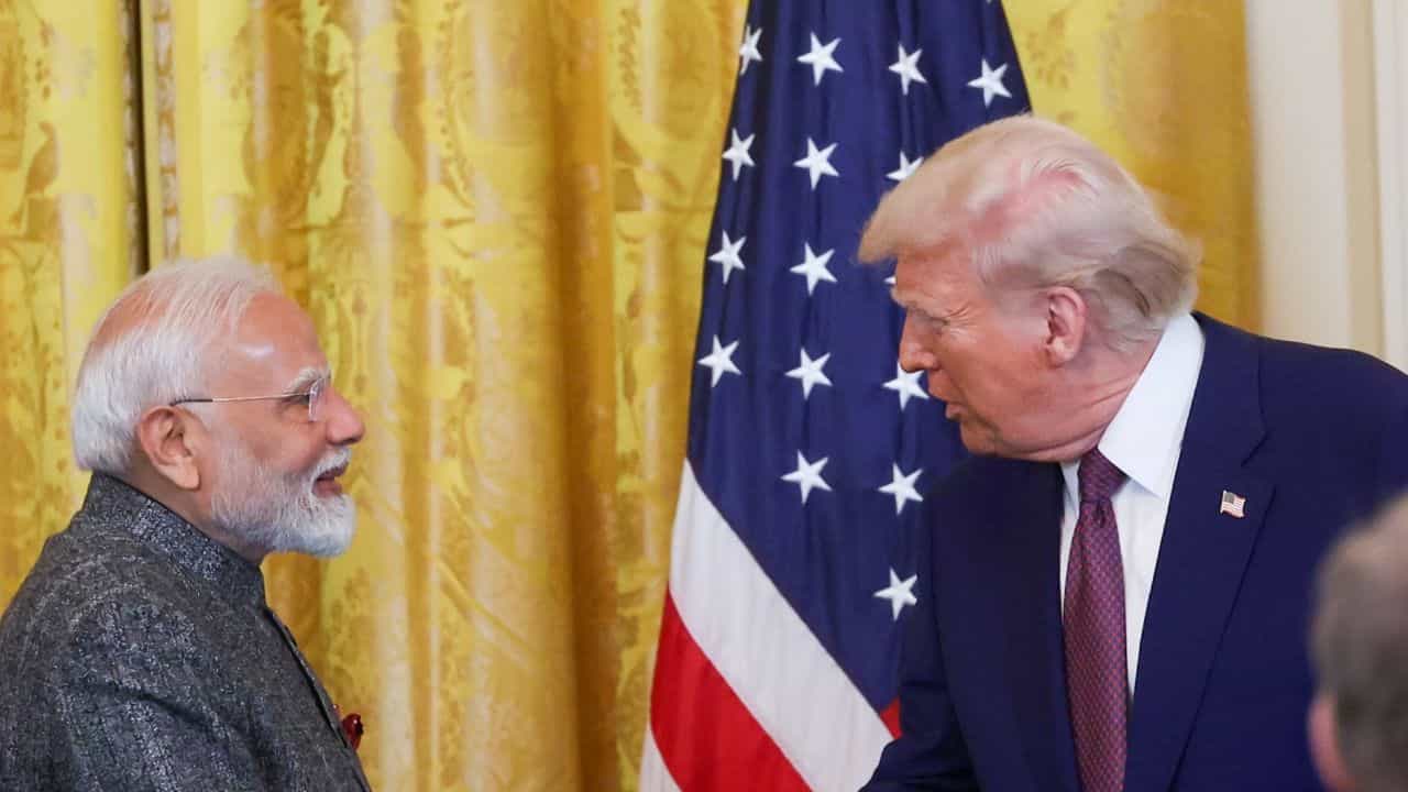 Donald Trump: অন্য কোনও দলকে ভোটে জেতাতেই ভারতে ১৮২ কোটির অনুদান? ভয়ঙ্কর কথা বলে দিলেন ট্রাম্প Donald Trump: অন্য কোনও দলকে ভোটে জেতাতেই ভারতে ১৮২ কোটির অনুদান? ভয়ঙ্কর কথা বলে দিলেন ট্রাম্প