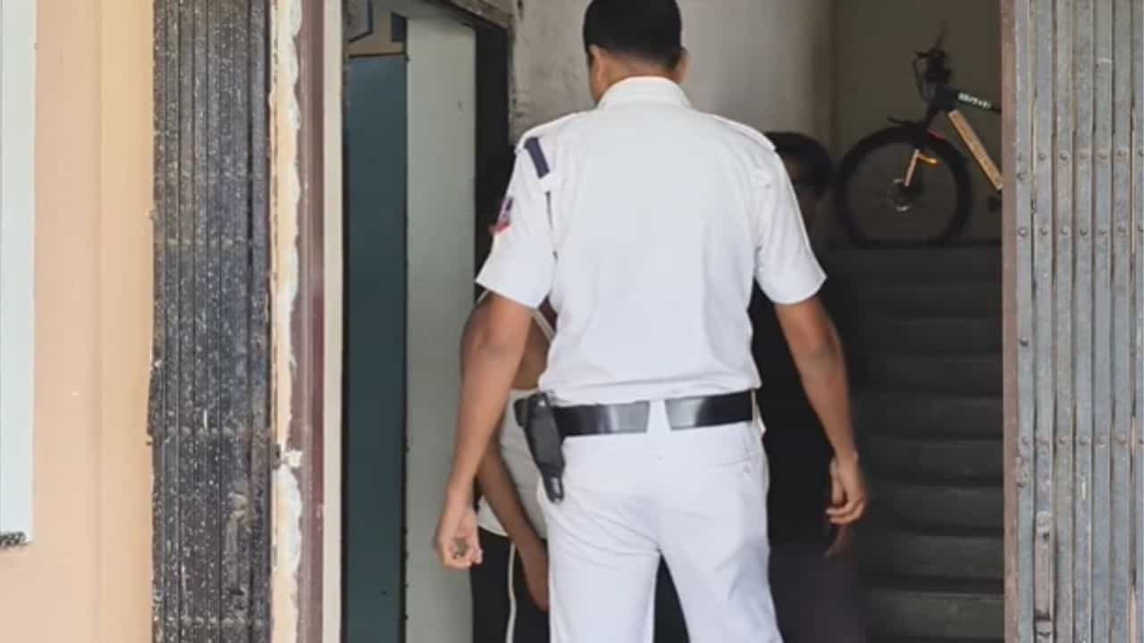 Newtown: ৯ বছরের নাবালিকাকে নির্যাতন, গ্রেফতার রং মিস্ত্রি Newtown: ৯ বছরের নাবালিকাকে নির্যাতন, গ্রেফতার রং মিস্ত্রি