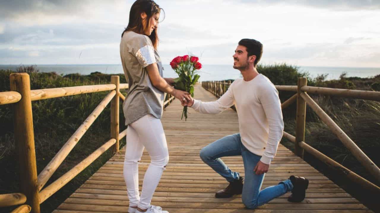 Propose Day: প্রেম প্রস্তাব পেয়েছেন? সঙ্গী সঠিক তো? চিনে নিন এই কায়দায় Propose Day: প্রেম প্রস্তাব পেয়েছেন? সঙ্গী সঠিক তো? চিনে নিন এই কায়দায়
