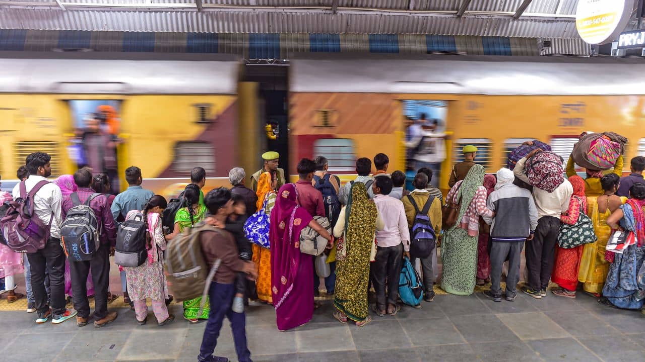 Tatkal Ticket: দালালের ঝামেলাই থাকবে না, বড় বদল হল তৎকাল টিকিট কাটার নিয়মে, এখনই জেনে রাখুন