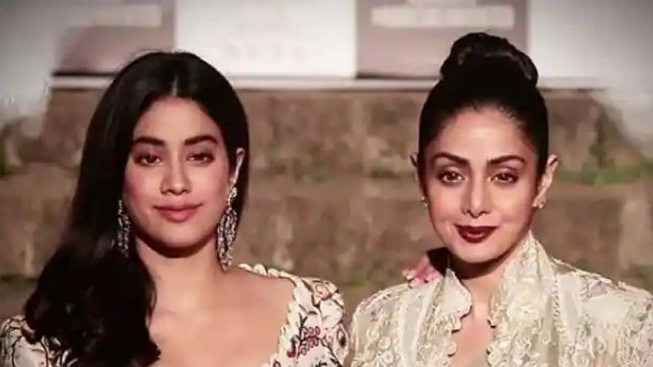 মেয়েদের অন্তর্বাস কেনার কথা উঠলেই কেন বিরক্ত হতেন শ্রীদেবী?