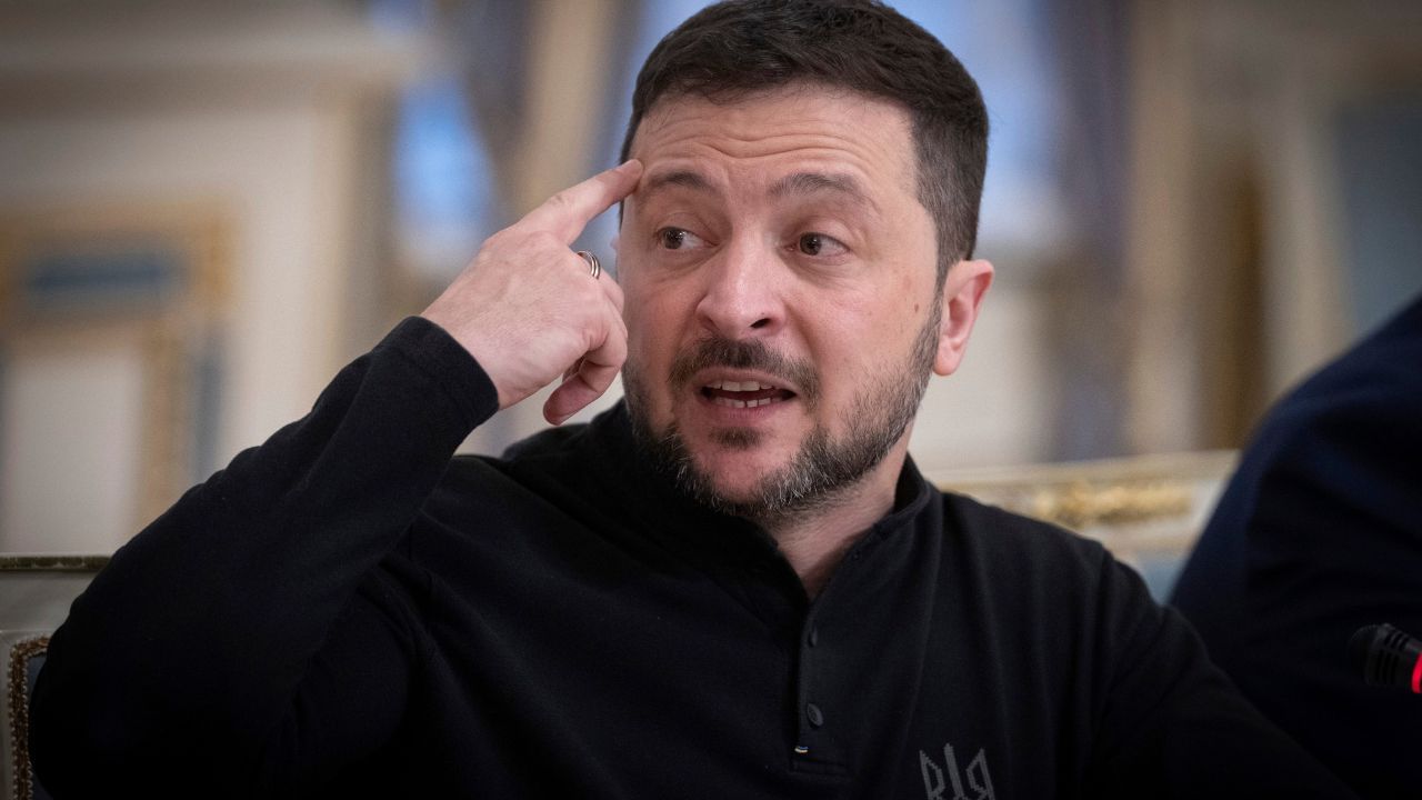 Volodymyr Zelensky: ইউক্রেনের প্রেসিডেন্ট পদ ছাড়তে রাজি জেলেনস্কি, শর্ত শুধু একটাই... Volodymyr Zelensky: ইউক্রেনের প্রেসিডেন্ট পদ ছাড়তে রাজি জেলেনস্কি, শর্ত শুধু একটাই...