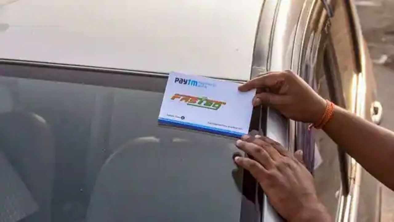 টোলপ্লাজাগুলির বেশিরভাগ জায়গাতেই এখন FASTag বাধ্যতামূলক করে দেওয়া হয়েছে। ট্রাফিক নিয়ম মেনেই সব গাড়িতে তাই থাকতেই হয় FASTag। ভারতের বেশিরভাগ রাজ্যেই এই নিয়ম বহাল রয়েছে।