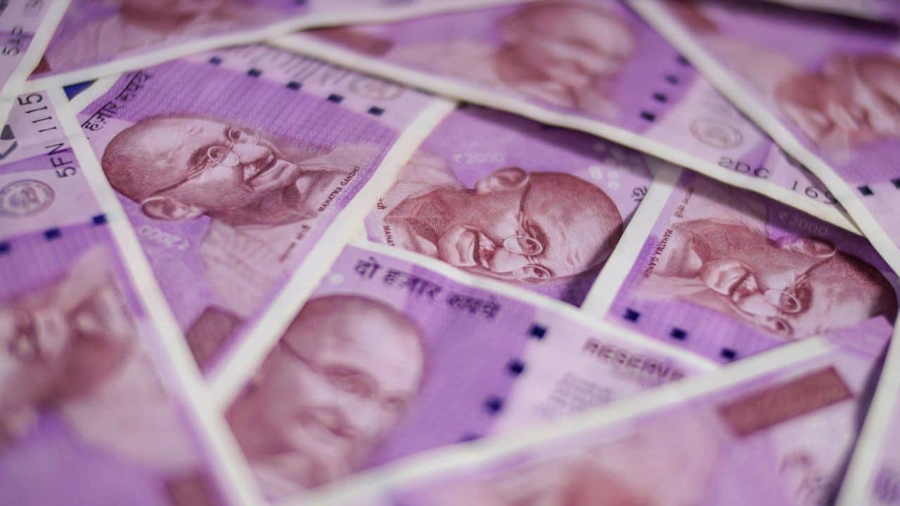 RBI 2000 Note: দুবছর কাটিয়েও প্রাপ্যের টাকা ফেরত পাচ্ছে না রিজার্ভ ব্যাঙ্ক, আটকে রাখছে কারা?