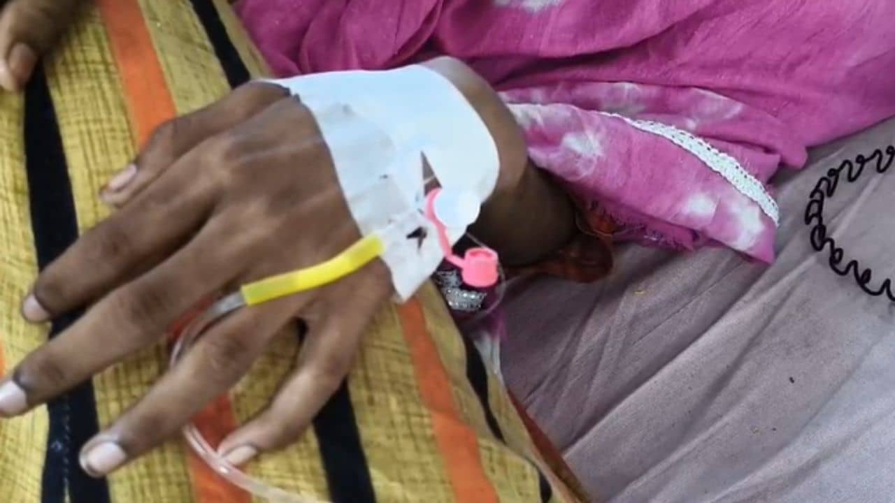 Birbhum: বিয়েতে রাজি না হওয়ায় প্রেমিকার মুখে অ্যাসিড ছুড়ল যুবক