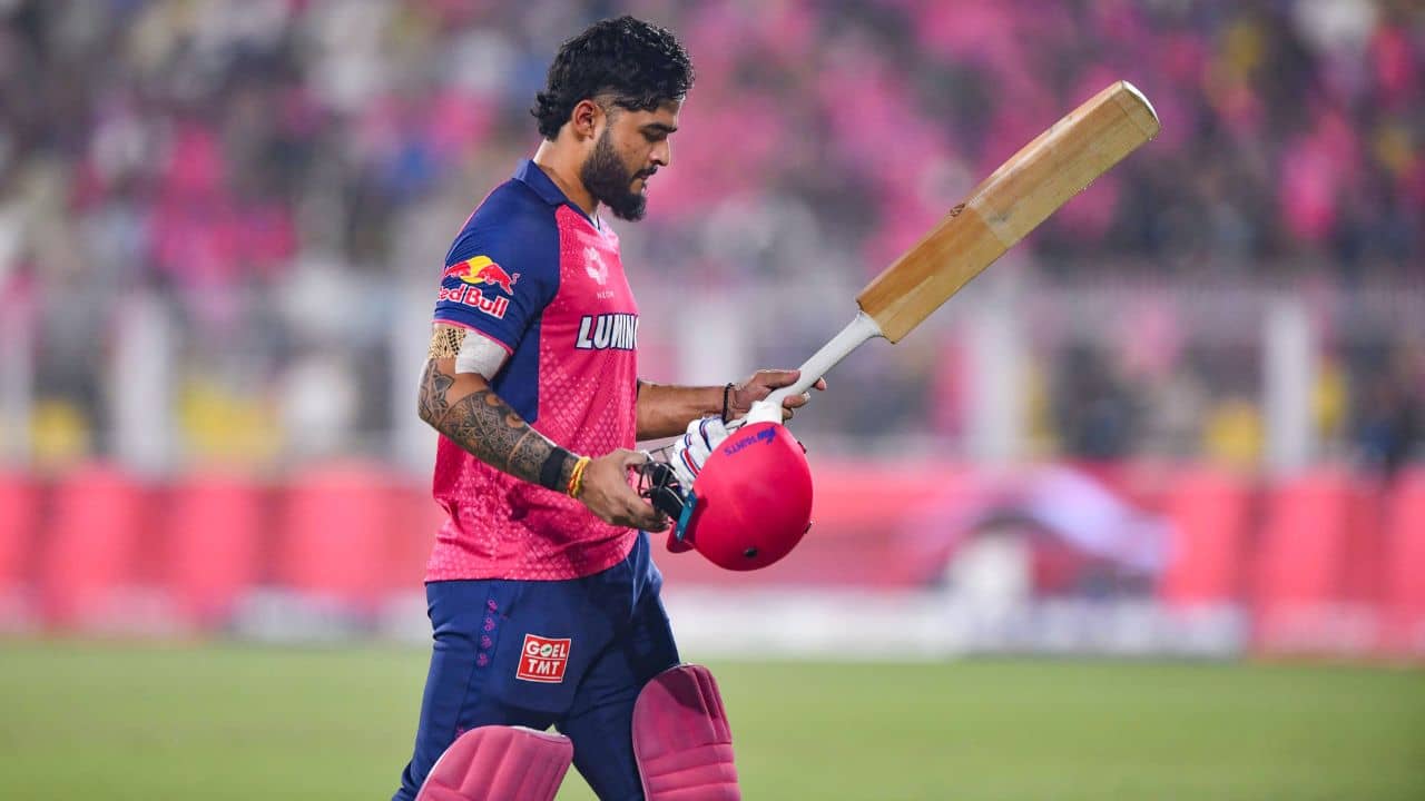 Riyan Parag: ধোনির চেন্নাইকে হারিয়েও চাপে পিঙ্ক আর্মি, বড়সড় শাস্তি রিয়ান পরাগের