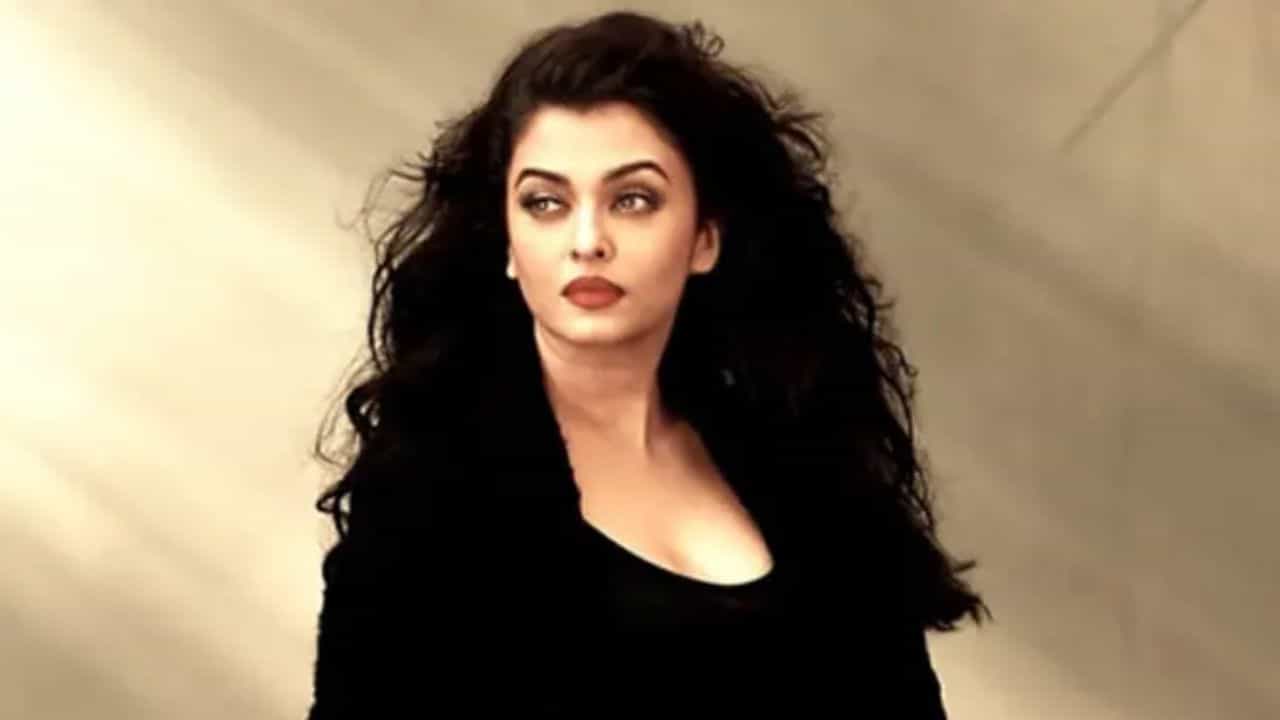 ঐশ্বর্যর গাড়িতে বাসের ধাক্কা! বচ্চন পরিবারে বড় অঘটন ঐশ্বর্যর গাড়িতে বাসের ধাক্কা! বচ্চন পরিবারে বড় অঘটন