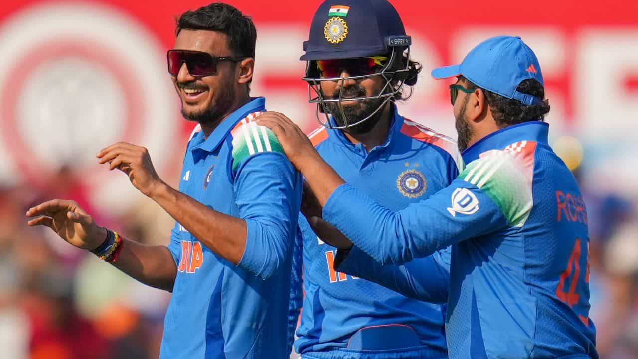 ICC Champions Trophy 2025: সেরা ফিল্ডার মেডেল লুকিয়ে রাখলেন অক্ষর, চলল 'বিরাট' খোঁজ; তারপর... ICC Champions Trophy 2025: সেরা ফিল্ডার মেডেল লুকিয়ে রাখলেন অক্ষর, চলল 'বিরাট' খোঁজ; তারপর...