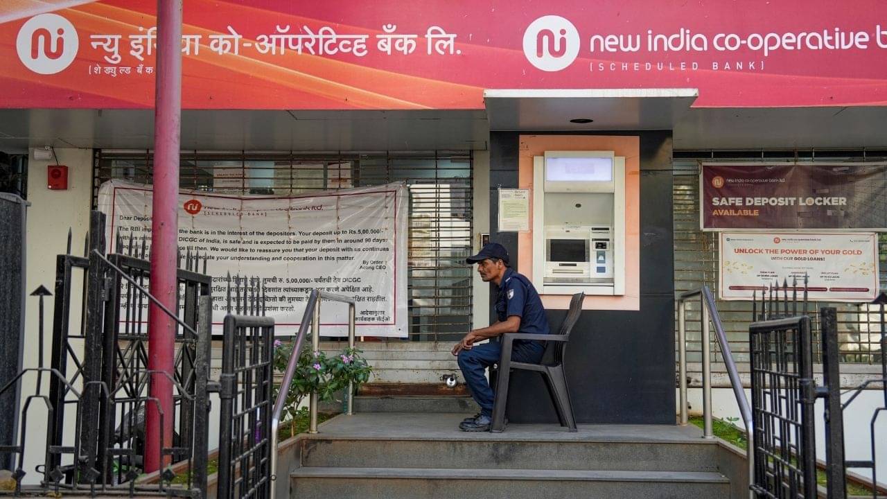 Bank Close: প্রতি শনিবারই ছুটি, এপ্রিল মাস থেকে কি ব্যাঙ্ক ৫ দিন খোলা থাকবে?