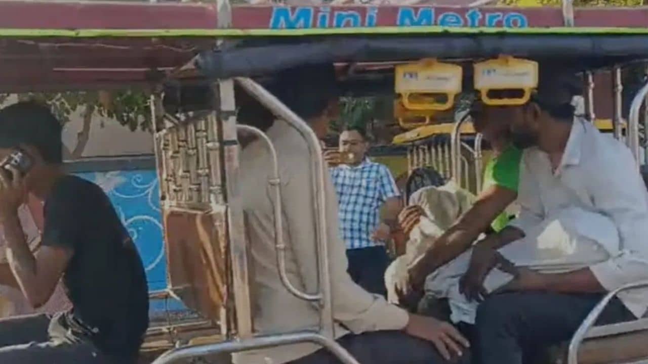 অ্যাম্বুল্যান্সটাও জুটল না, টোটোতেই মেয়ের নিথর দেহ আঁকড়ে নিয়ে গেলেন বিজেপি কাউন্সিলর