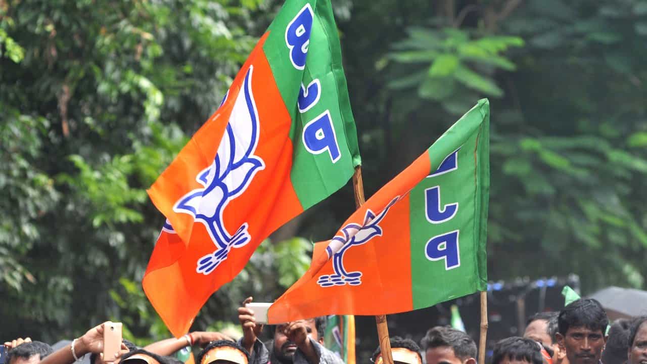 BJP: আরও ৬টি সাংগঠনিক জেলার সভাপতির নাম ঘোষণা বিজেপির, নতুন মুখে বাড়ছে ভরসা? BJP: আরও ৬টি সাংগঠনিক জেলার সভাপতির নাম ঘোষণা বিজেপির, নতুন মুখে বাড়ছে ভরসা?