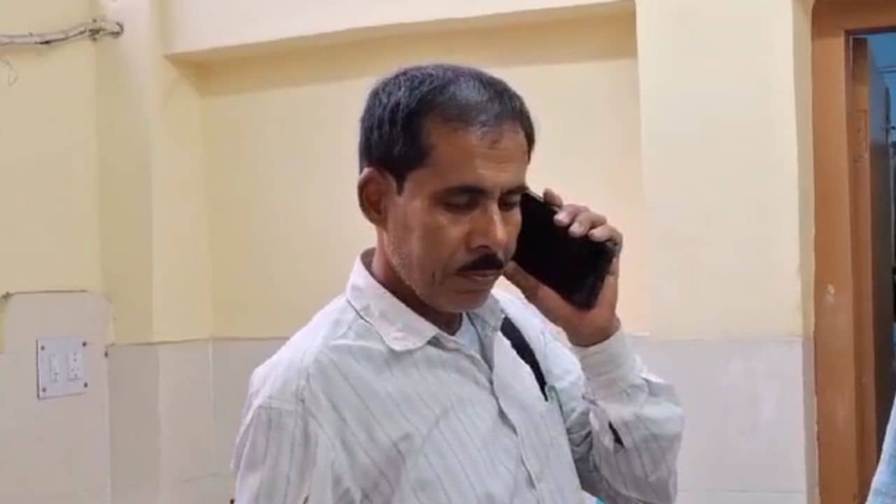 Purbo Burdwan: বই কিনতে আসছিলেন কলকাতায়, ট্রেন থেকে পড়ে মৃত্যু মেধাবী ছাত্রের