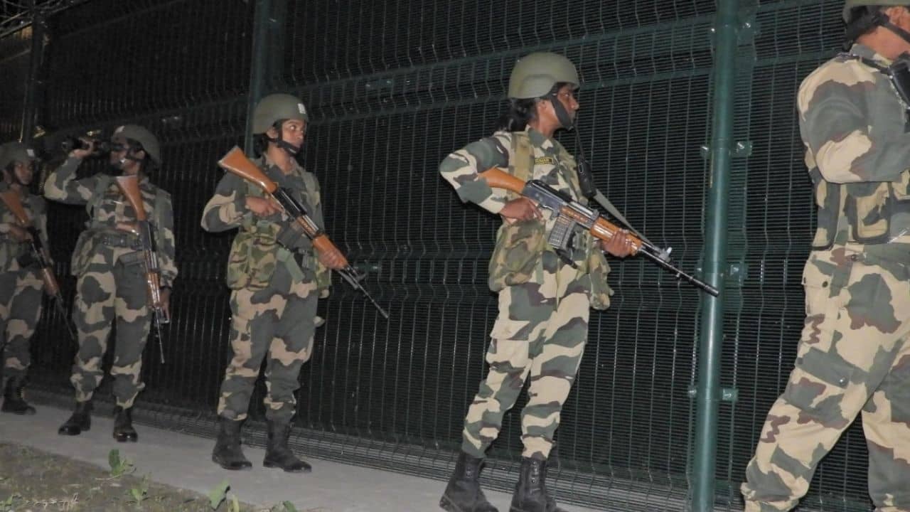 BSF Firing: এত বাড়াবাড়ি! সীমান্তে পরপর গুলি চালিয়ে দিল BSF, কুপোকাত বাংলাদেশিরা