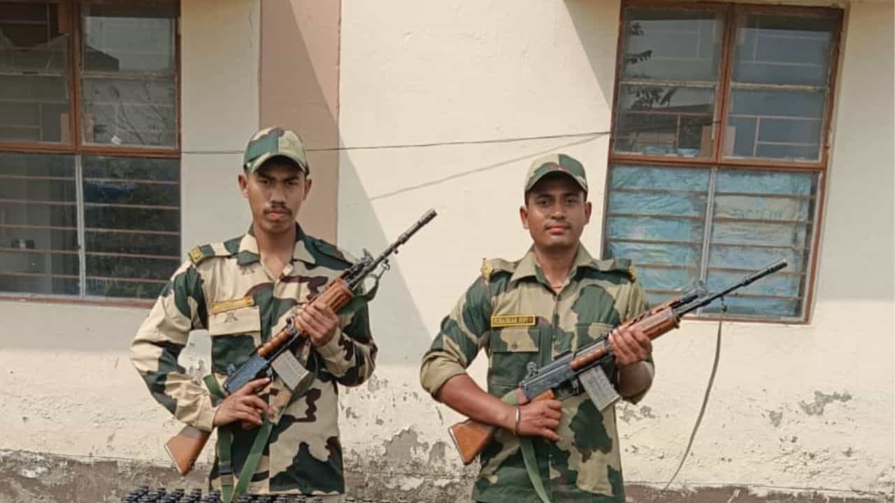 BSF: ওরা বোধহয় ভুলে গিয়েছিল সামনে দাঁড়িয়ে BSF! লড়তে এসেছিল কাটারি নিয়ে, এরপরই গুলি চালিয়ে বাংলাদেশিকে 'জবাব' দিলেন জওয়ানরা BSF: ওরা বোধহয় ভুলে গিয়েছিল সামনে দাঁড়িয়ে BSF! লড়তে এসেছিল কাটারি নিয়ে, এরপরই গুলি চালিয়ে বাংলাদেশিকে 'জবাব' দিলেন জওয়ানরা