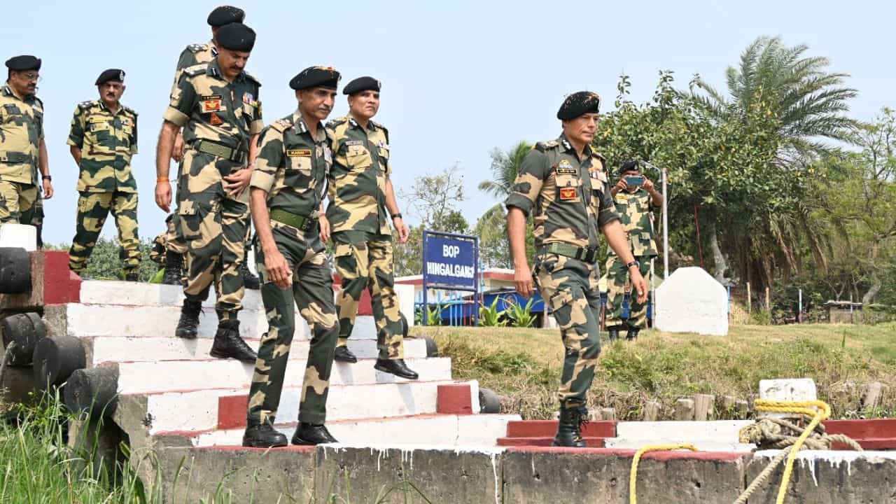 BSF: সুন্দরবনে উপস্থিত BSF-এর বড় বড় মাথারা, ভারত-বাংলাদেশ ইস্যুতে নিয়েই ফেললেন বড় সিদ্ধান্ত BSF: সুন্দরবনে উপস্থিত BSF-এর বড় বড় মাথারা, ভারত-বাংলাদেশ ইস্যুতে নিয়েই ফেললেন বড় সিদ্ধান্ত