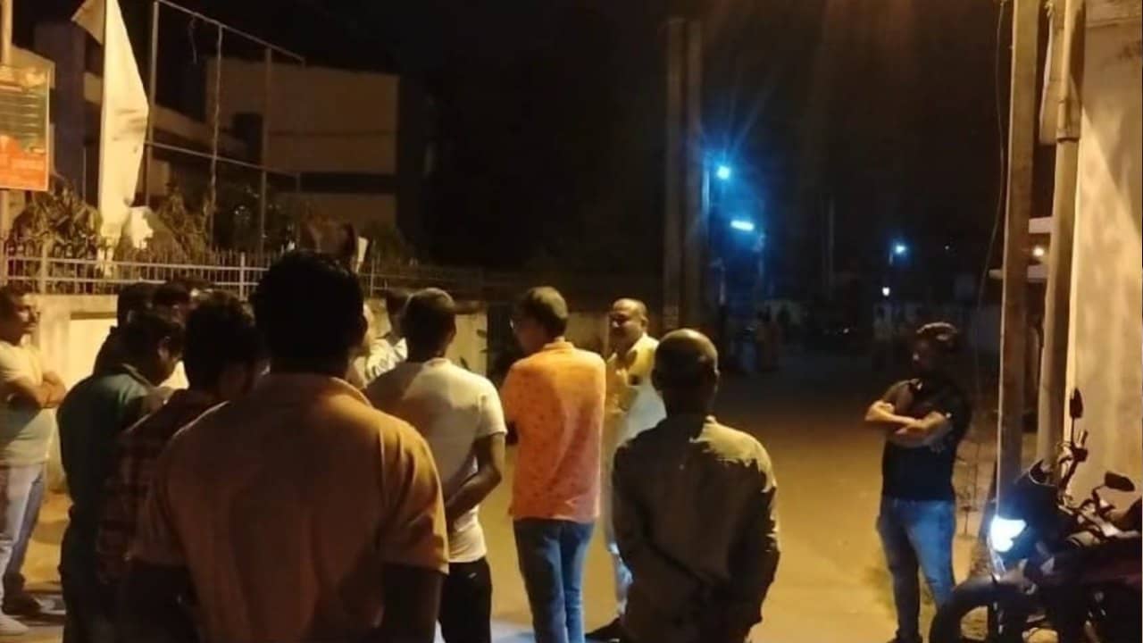 Balurghat: অন্ধকার নামলেই গোটা শহরজুড়ে জাঁকিয়ে বসছে ভয়! বাচ্চা-বৃদ্ধ-মহিলা রেহাই পাচ্ছে না কেউই