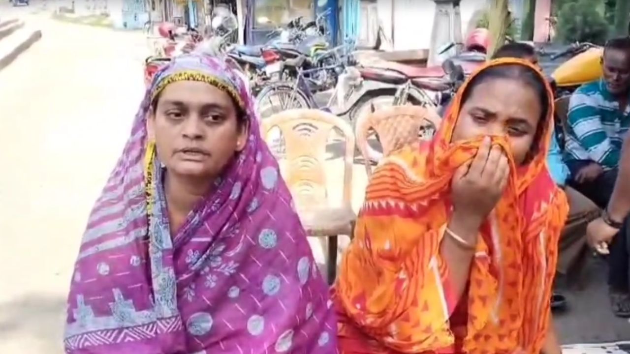 Bangaon: ঝগড়ার মাঝেই ইট-হাতুড়ি দিয়ে আঘাত বৌদি-ভাইপোর, লুটিয়ে পড়লেন ব্যক্তি Bangaon: ঝগড়ার মাঝেই ইট-হাতুড়ি দিয়ে আঘাত বৌদি-ভাইপোর, লুটিয়ে পড়লেন ব্যক্তি