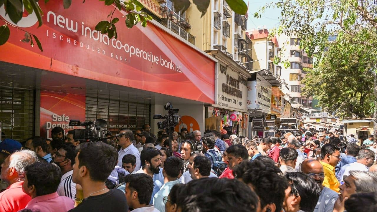 RBI তো ছুটি দেয়, ইদের দিনেও আজ কেন খোলা থাকবে ব্যাঙ্ক?