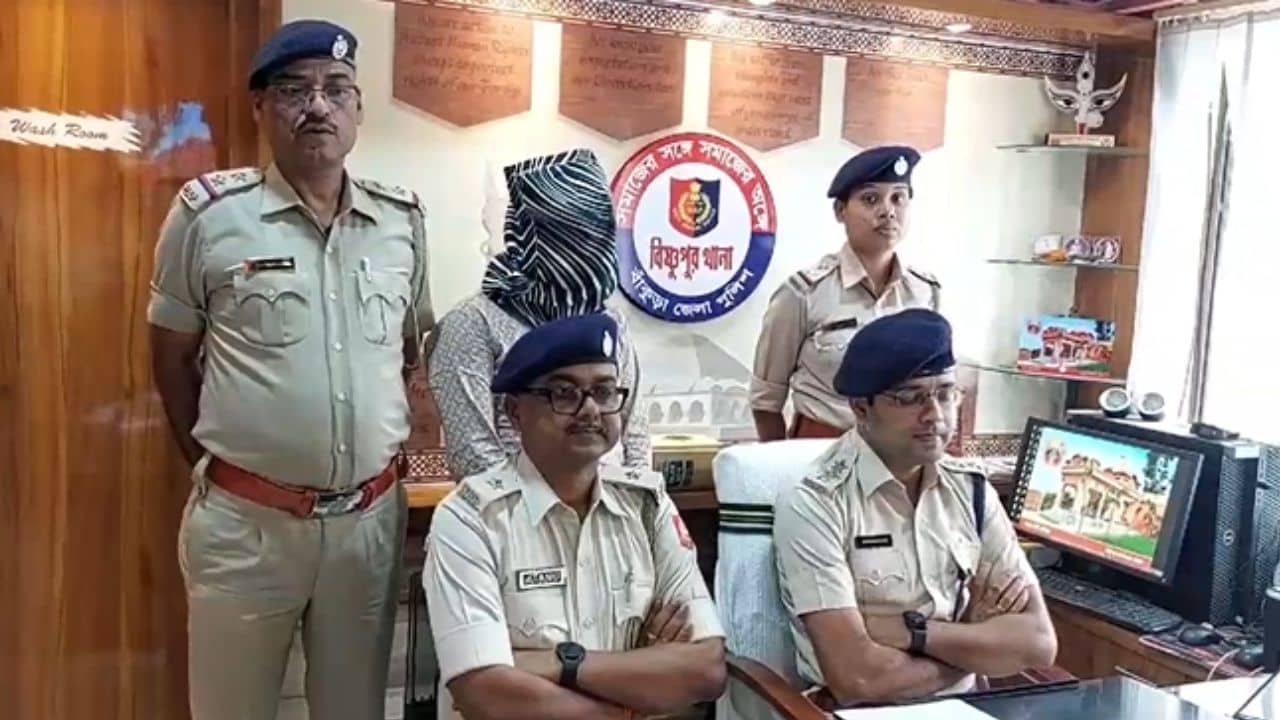 Bankura: হল থেকেই লুকিয়ে মোবাইলে প্রশ্নের ছবি তুলে পাঠিয়ে দেয় বাইরে... প্রথমার্ধ্বেই ফাঁস পরীক্ষার প্রশ্নপত্র! শ্রীঘরে পরীক্ষার্থী