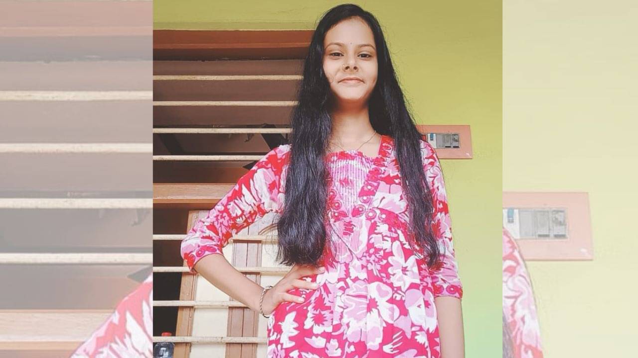 Bankura: ....মা আমাকে কে যেন ডাকছে, ফুরফুরে মেজাজে সকালেই বলে বর্ষা, পরীক্ষার বাকি দুঘণ্টা, ভেবেছিলেন মেয়ে পড়ছে অথচ... ঘুরে ঢুকতেই দেখলেন...