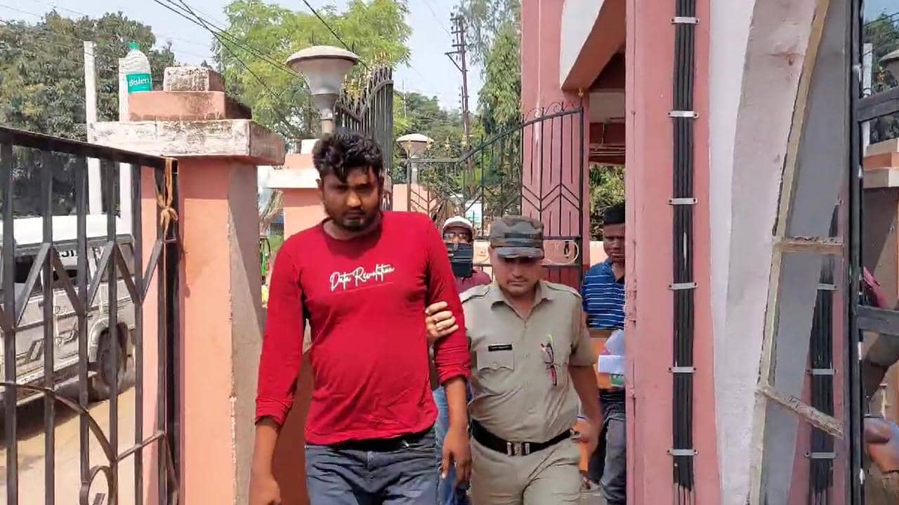 TMC Clash: তৃণমূলের গোষ্ঠী সংঘর্ষে গুলি, হাসপাতালে দুই নেতা! শাসকদলের অস্বস্তি বাড়িয়ে বিস্ফোরক অভিযোগ উঠছে গ্রাম থেকে