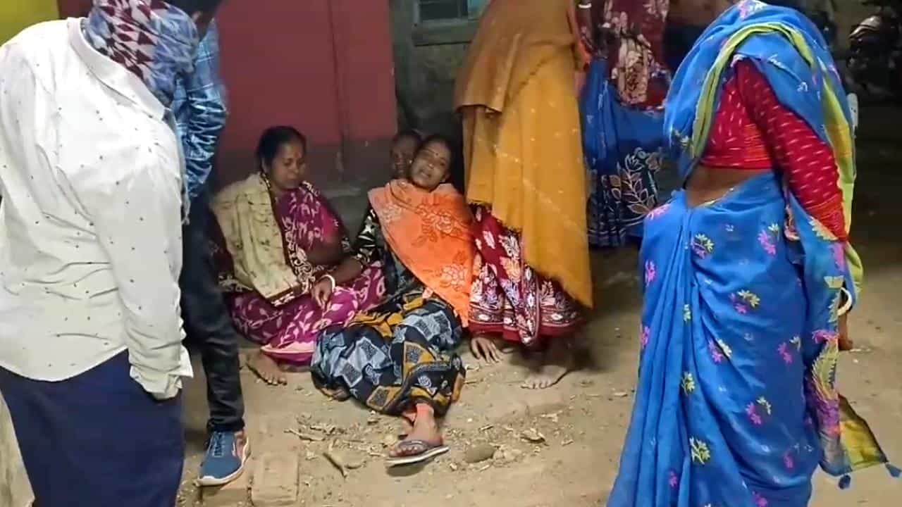 Bankura: পড়তে যাব না, খেলতে যাব! বায়না করতেই ছোট্ট ইন্দ্রজিতকে বকা দিয়েছিল বাড়ির লোকজন, তাতেই ছেলে এই চরম সিদ্ধান্ত নেবে ভাবতেই পারছেন না কেউ Bankura: পড়তে যাব না, খেলতে যাব! বায়না করতেই ছোট্ট ইন্দ্রজিতকে বকা দিয়েছিল বাড়ির লোকজন, তাতেই ছেলে এই চরম সিদ্ধান্ত নেবে ভাবতেই পারছেন না কেউ
