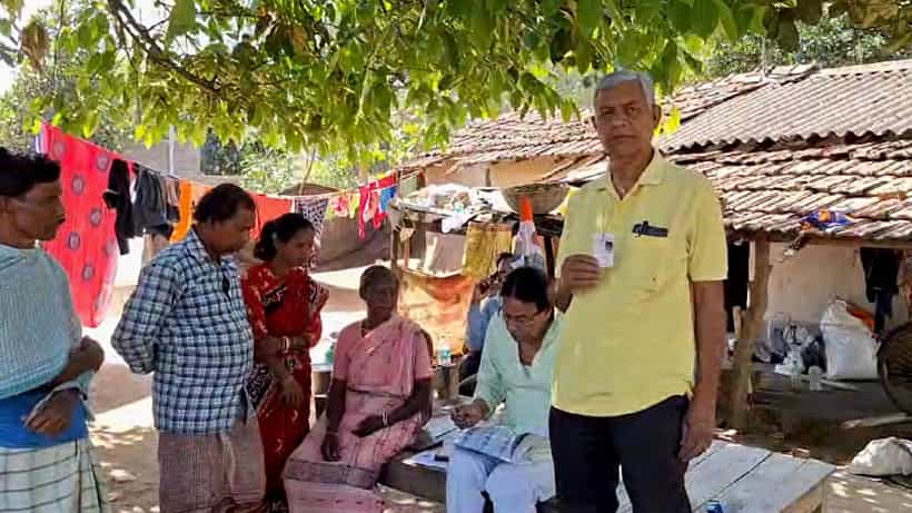 Voter List: কেঁচো খুঁড়তে গিয়ে এক্কেবারে কেউটে! ভোটার লিস্ট থেকে বাদ দলেরই অঞ্চল সভাপতির নাম, খুঁজে বের করল তৃণমূলই