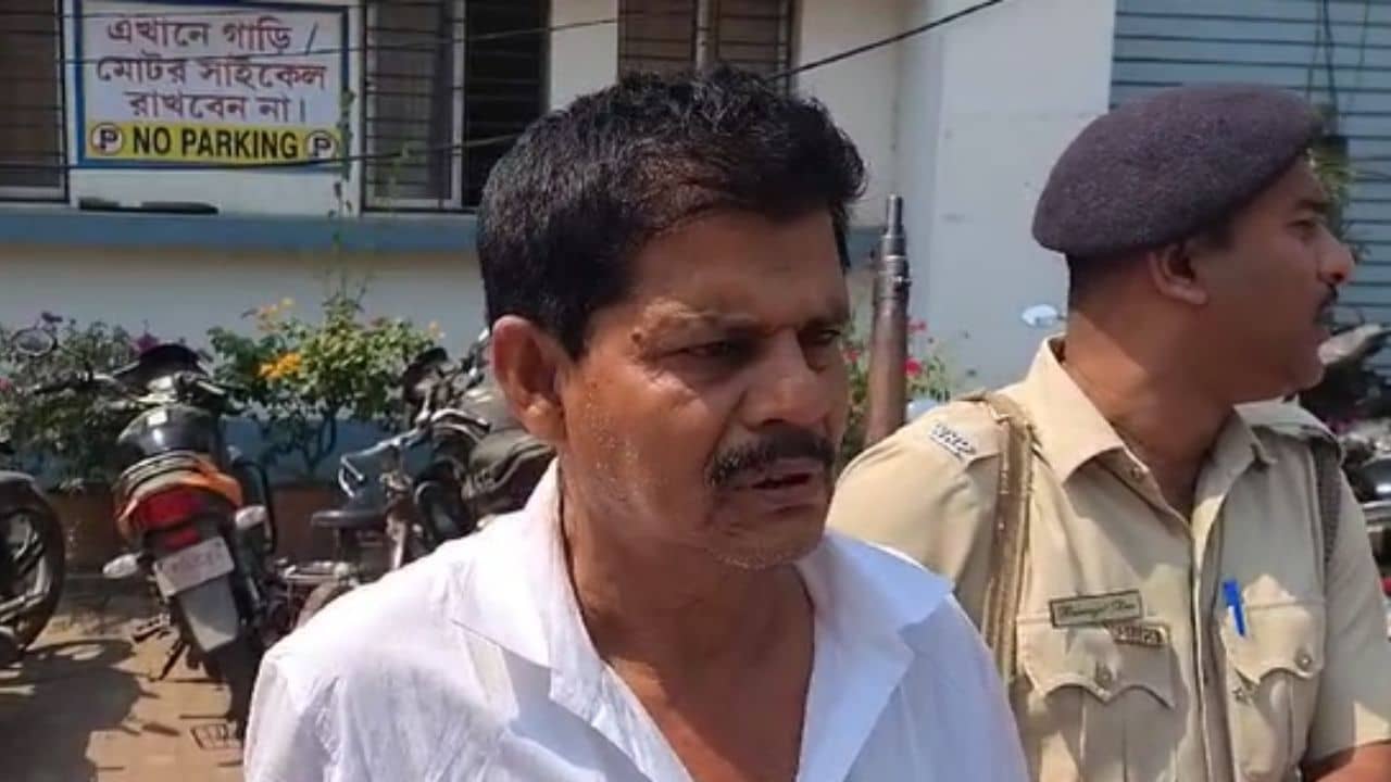 North 24 Parganas: জাল নথি বানিয়ে অন্যের জমি নিজের নামে করে গ্রেফতার TMC নেতা