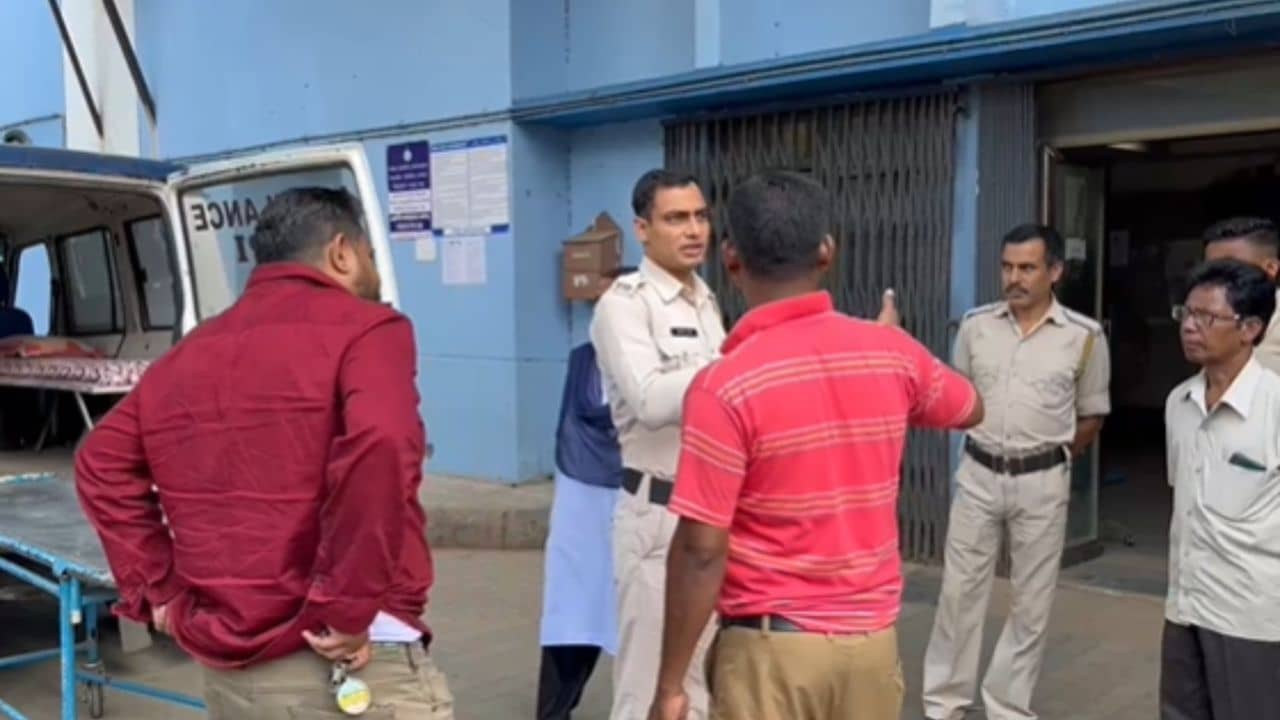 Birbhum Deadbody Recover: থানার কাছেই এ কী ভয়ঙ্কর কাণ্ড! মাথায় হাত সকলের