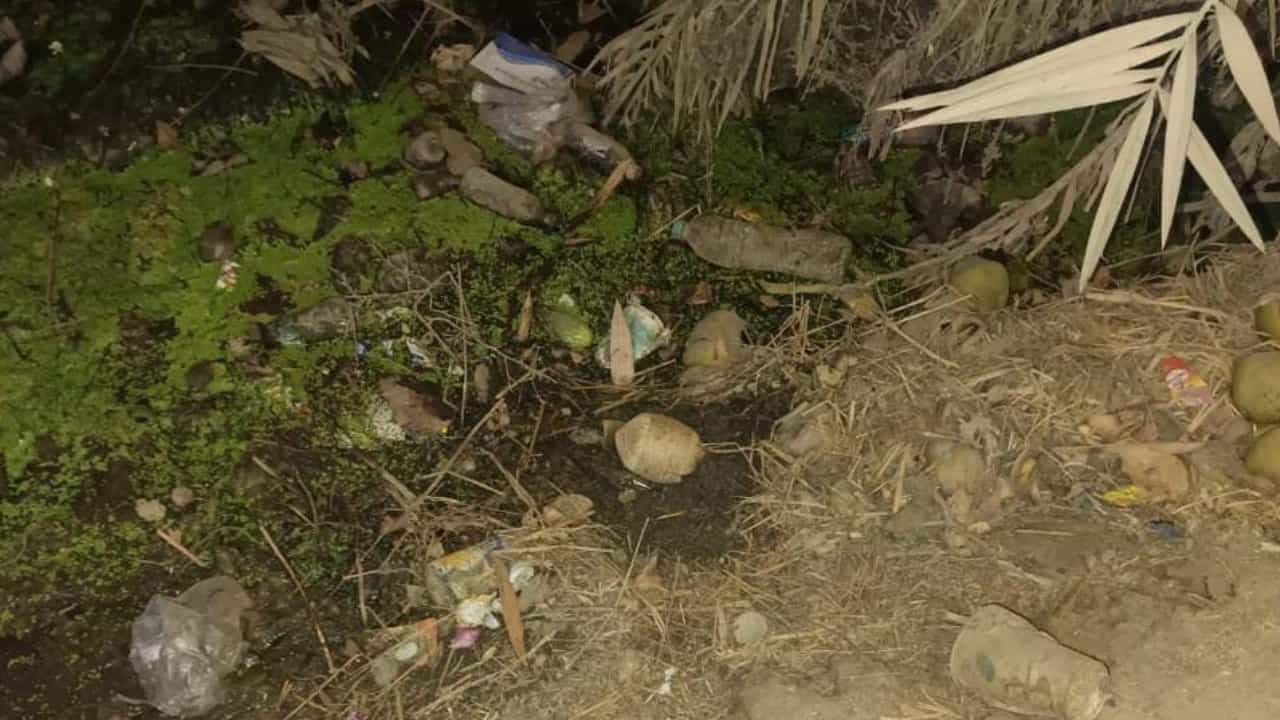 Bombing: পঞ্চায়েত সদস্যের স্বামী দেখেই বোমাবাজি! রাতেই কেঁপে উঠল তপন, গ্রামে ঢুকল বিশাল পুলিশ বাহিনী Bombing: পঞ্চায়েত সদস্যের স্বামী দেখেই বোমাবাজি! রাতেই কেঁপে উঠল তপন, গ্রামে ঢুকল বিশাল পুলিশ বাহিনী